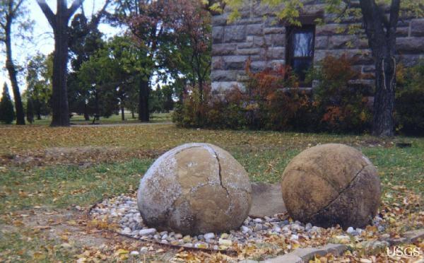 USGS Image, Fort Abraham Lincoln State Park, Cannon ball sized concretions